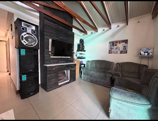 3 BEDROOM HOUSE FOR SALE IN TAFELSIG